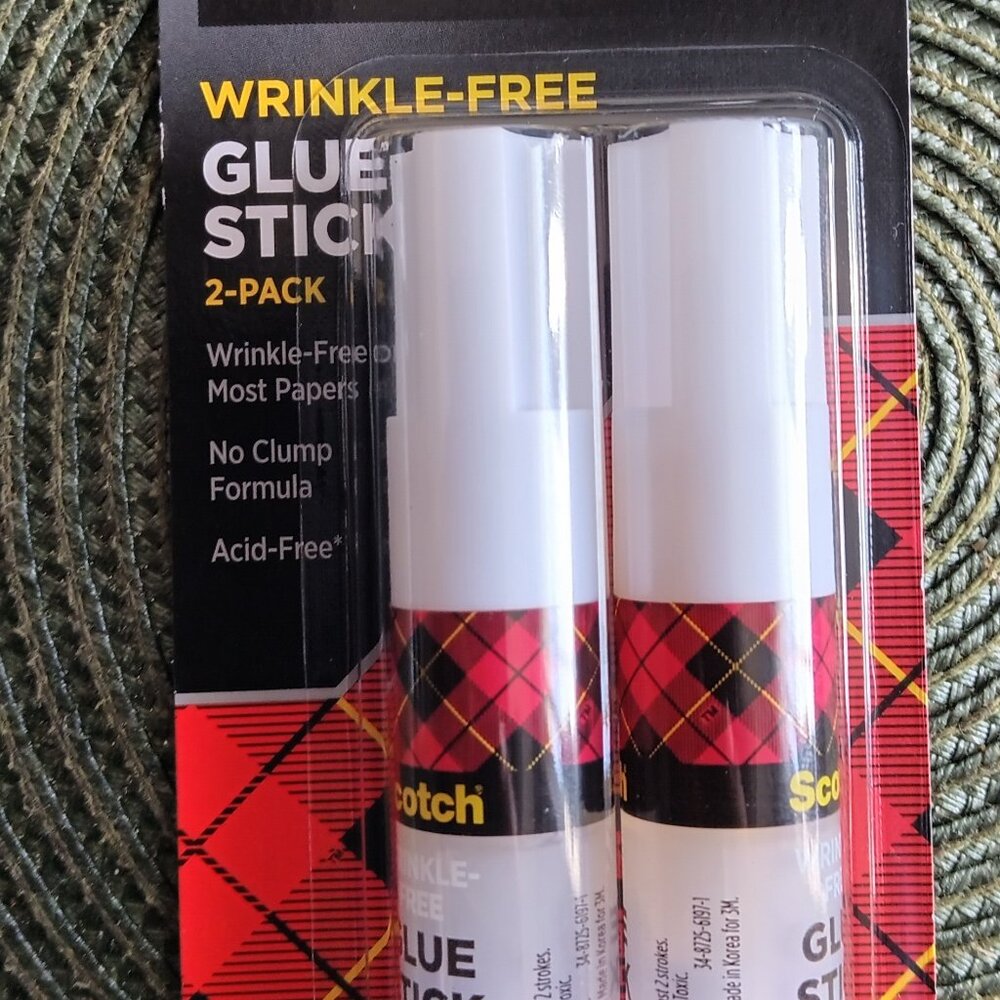 Scotch glue sticks unit with free gifts